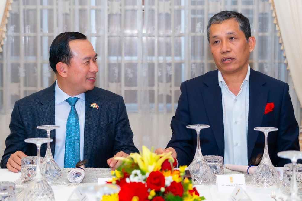 ឯកឧត្តមរដ្ឋមន្រ្តី ហួត ហាក់៖ ប្រព័ន្ធទូទាត់ QR ឆ្លងដែនរវាងកម្ពុជា-ឥណ្ឌា ពិតជាផ្តល់នូវភាពងាយស្រួល និងការទាក់ទាញបន្ថែមដល់ភ្ញៀវទេសចរ និងប្រជាជនឥណ្ឌាមកទស្សនាកម្ពុជាឱ្យកាន់តែច្រើនឡើង  ជាពិសេសគឺនៅក្នុងរដូវកាលបៃតង និងព្រឹត្តិការណ៍យោគៈអន្តរជាតិដ៏ធំនៅកម្ពុជានាខែមិថុនានេះ
 4