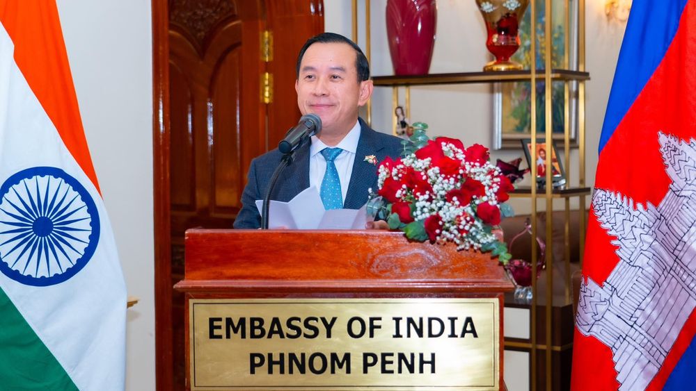 ឯកឧត្តមរដ្ឋមន្រ្តី ហួត ហាក់៖ ប្រព័ន្ធទូទាត់ QR ឆ្លងដែនរវាងកម្ពុជា-ឥណ្ឌា ពិតជាផ្តល់នូវភាពងាយស្រួល និងការទាក់ទាញបន្ថែមដល់ភ្ញៀវទេសចរ និងប្រជាជនឥណ្ឌាមកទស្សនាកម្ពុជាឱ្យកាន់តែច្រើនឡើង  ជាពិសេសគឺនៅក្នុងរដូវកាលបៃតង និងព្រឹត្តិការណ៍យោគៈអន្តរជាតិដ៏ធំនៅកម្ពុជានាខែមិថុនានេះ
 1