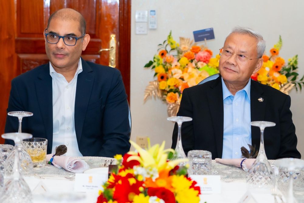 ឯកឧត្តមរដ្ឋមន្រ្តី ហួត ហាក់៖ ប្រព័ន្ធទូទាត់ QR ឆ្លងដែនរវាងកម្ពុជា-ឥណ្ឌា ពិតជាផ្តល់នូវភាពងាយស្រួល និងការទាក់ទាញបន្ថែមដល់ភ្ញៀវទេសចរ និងប្រជាជនឥណ្ឌាមកទស្សនាកម្ពុជាឱ្យកាន់តែច្រើនឡើង  ជាពិសេសគឺនៅក្នុងរដូវកាលបៃតង និងព្រឹត្តិការណ៍យោគៈអន្តរជាតិដ៏ធំនៅកម្ពុជានាខែមិថុនានេះ
 5