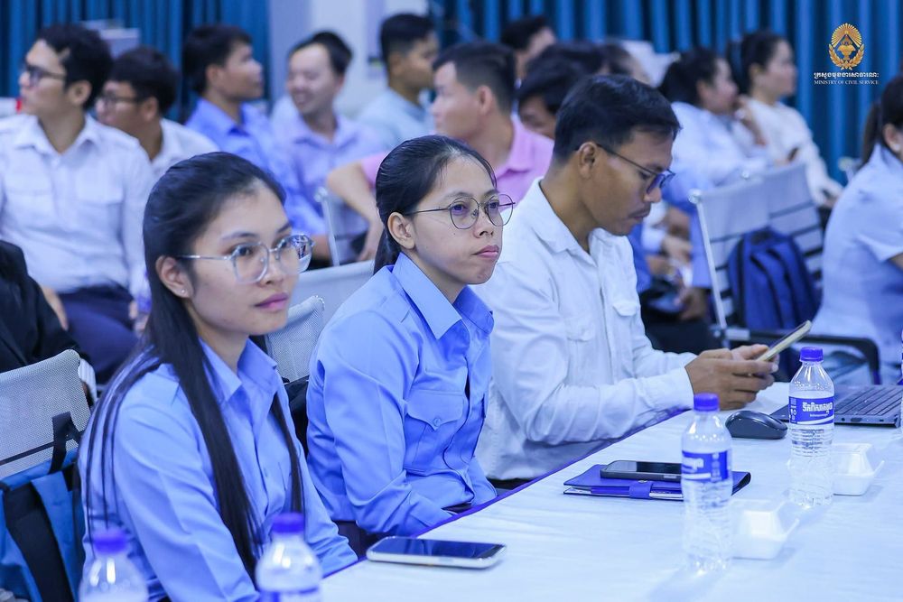 ក្រសួងមុខងារសាធារណៈ ពង្រឹងសមត្ថភាពឌីជីថល សម្រាប់កិច្ចការរដ្ឋបាល និងប្រព័ន្ធគ្រប់គ្រងទិន្នន័យមន្ត្រីជូនមន្ត្រីមន្ទីមុខងារសាធារណៈរាជធានី-ខេត្ត 
 4