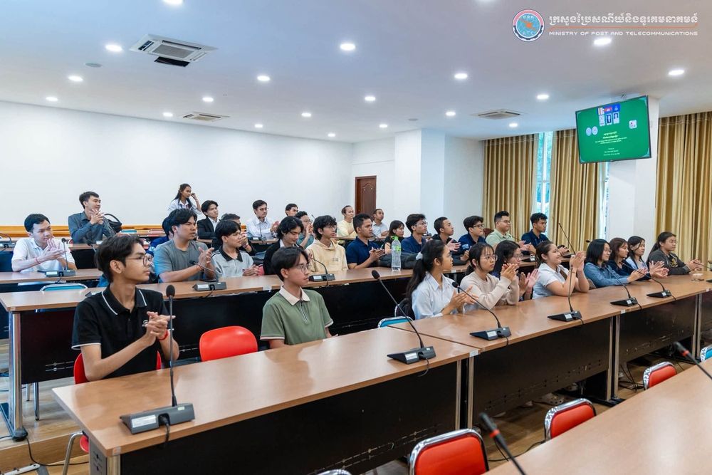 ឯកឧត្តមរដ្ឋលេខាធិការ ខូវ មករា បានអញ្ជើញជាអធិបតីក្នុងពិធីបិទវគ្គបណ្ដុះបណ្ដាលស្ដីពី “លំហាត់សាយប័រក្រុមខៀវ”
 4