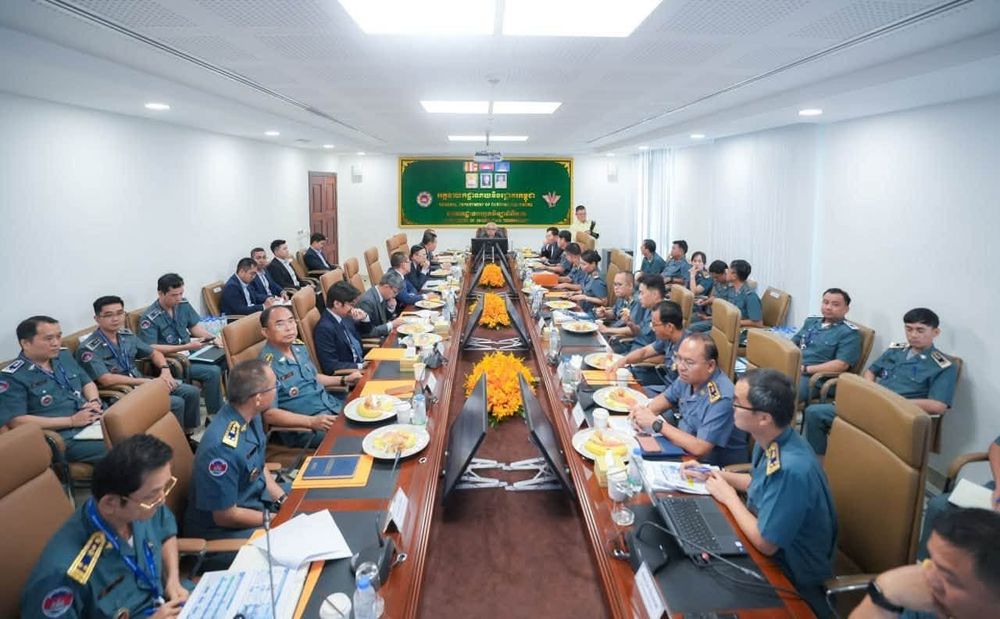 ឯកឧត្តមបណ្ឌិត គង់ ម៉ារី រដ្ឋលេខាធិការនៃក្រសួងសេដ្ឋកិច្ច និង ហិរញ្ញវត្ថុ,  អគ្គលេខាធិការនៃអគ្គលេខាធិការដ្ឋានគណៈកម្មាធិការសេដ្ឋកិច្ច និង ធុរកិច្ចឌីជីថល, និងជាប្រធានក្រុមការងារសិក្សារំហូរនីតិវិធីប្រតិបត្តិការគយសម្រាប់ការធ្វើទំនើបកម្មគយដោយប្រើប្រាស់ប្រព័ន្ធបច្ចេកវិទ្យាព័ត៌មាន បានអញ្ជើញចូលរួមកិច្ចប្រជុំពិនិត្យវឌ្ឍនភាពនៃការអនុវត្តវិធានការមុតស្រួចក្នុងការបង្ការនិងបង្ក្រាបអំពើរត់គេចពន្ធ និង ការពង្រឹងអភិបាលកិច្ចរបស់អគ្គនាយកដ្ឋានគយ និងរដ្ឋាករកម្ពុជា សម្រាប់អនុវត្តក្នុងឆ្នាំ២០២៦ 4