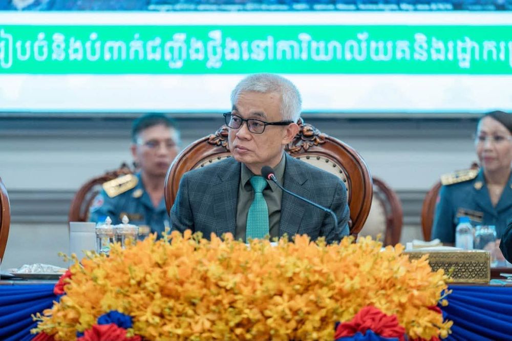 ឯកឧត្តមបណ្ឌិត គង់ ម៉ារី រដ្ឋលេខាធិការនៃក្រសួងសេដ្ឋកិច្ច និង ហិរញ្ញវត្ថុ,  អគ្គលេខាធិការនៃអគ្គលេខាធិការដ្ឋានគណៈកម្មាធិការសេដ្ឋកិច្ច និង ធុរកិច្ចឌីជីថល, និងជាប្រធានក្រុមការងារសិក្សារំហូរនីតិវិធីប្រតិបត្តិការគយសម្រាប់ការធ្វើទំនើបកម្មគយដោយប្រើប្រាស់ប្រព័ន្ធបច្ចេកវិទ្យាព័ត៌មាន បានអញ្ជើញចូលរួមកិច្ចប្រជុំពិនិត្យវឌ្ឍនភាពនៃការអនុវត្តវិធានការមុតស្រួចក្នុងការបង្ការនិងបង្ក្រាបអំពើរត់គេចពន្ធ និង ការពង្រឹងអភិបាលកិច្ចរបស់អគ្គនាយកដ្ឋានគយ និងរដ្ឋាករកម្ពុជា សម្រាប់អនុវត្តក្នុងឆ្នាំ២០២៦ 1