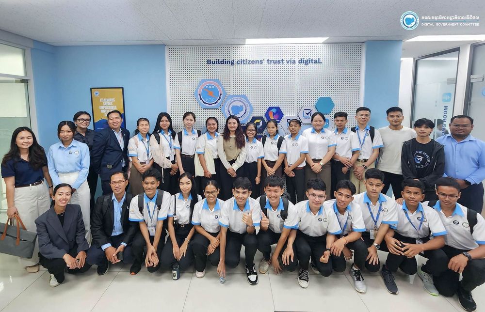 ឯកឧត្តមអគ្គលេខាធិការរង ជាង វុត្ថា បានអញ្ជើញធ្វេីបទបង្ហាញអំពីសមិទ្ធផល និងថ្នាលនិងកម្មវិធីរដ្ឋាភិបាលឌីជីថលសំខាន់ៗ ជូនដល់អង្គការ Passerelles Numériques Cambodia (PNC)