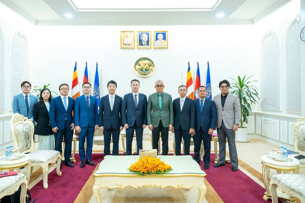 ឯកឧត្តមបណ្ឌិត គង់ ម៉ារី រដ្ឋលេខាធិការនៃក្រសួងសេដ្ឋកិច្ច និង ហិរញ្ញវត្ថុ, អគ្គលេខាធិការនៃអគ្គលេខាធិការដ្ឋានគណៈកម្មាធិការសេដ្ឋកិច្ច និង ធុរកិច្ចឌីជីថលបានអញ្ជើញចូលរួមអម ឯកឧត្តមអគ្គបណ្ឌិតសភាចារ្យ អូន ព័ន្ធមុនីរ័ត្ន ឧបនាយករដ្ឋមន្ត្រី រដ្ឋមន្ត្រីក្រសួងសេដ្ឋកិច្ចនិងហិរញ្ញវត្ថុ នៅក្នុងជំនួបសម្ដែងការគួរសម និង ពិភាក្សាការងារជាមួយ លោក Wang Xu នាយកប្រតិបត្តិថ្មី នៃក្រុមហ៊ុន Huawei Technologies (Cambodia) Co.,Ltd