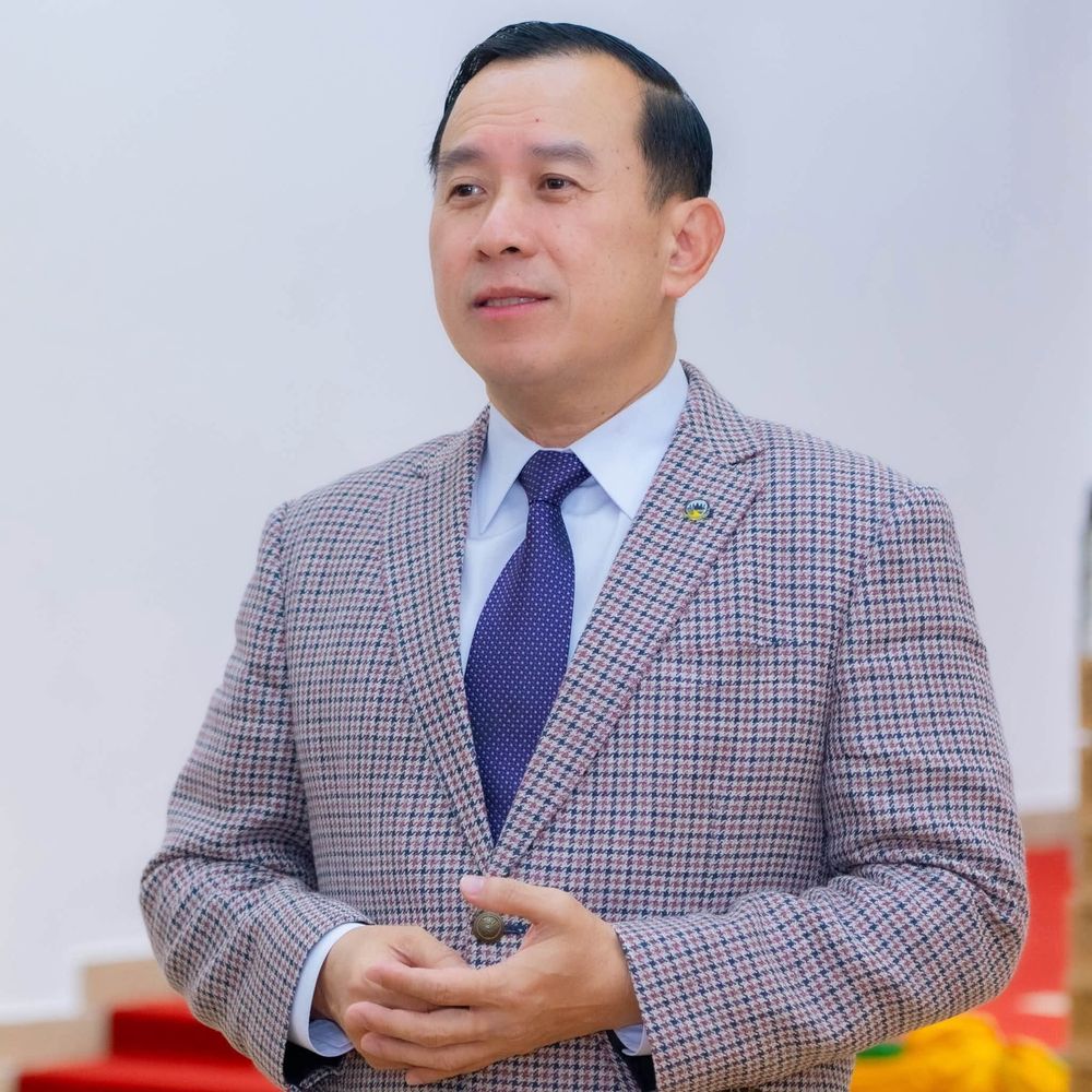 ឯកឧត្តមរដ្ឋមន្ត្រី ហួត ហាក់ អញ្ជើញប្រគល់កុំព្យូទ័រជំហានទី២ ជូនថ្នាក់ដឹកនាំ អង្គភាពចំណុះ និងមន្ទីរទេសចរណ៍រាជធានី-ខេត្ត ដើម្បីពង្រឹងប្រសិទ្ធភាពការងារ និងជំរុញបរិវត្តកម្មឌីជីថល
1