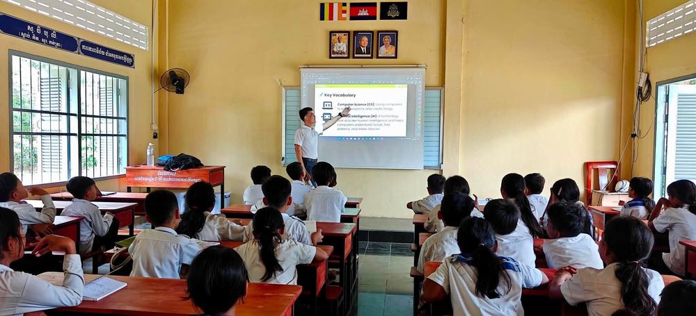 មន្ត្រី-បុគ្គលិកធនាគារជាតិនៃកម្ពុជា បានបន្តអនុវត្តកម្មវិធីបណ្តុះបណ្តាលប្រចាំសប្តាហ៍ ជូនដល់សិស្សានុសិស្សនៅតាមគ្រឹះស្ថានសិក្សាជាច្រើនក្នុងខេត្តកំពង់ធំ ដោយកម្មវិធីនេះត្រូវបានអនុវត្តសរុបចំនួន ៥ លើកក្នុងខែសីហា ឆ្នាំ២០២៦។ 
 1
