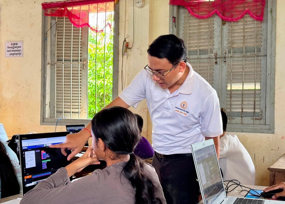 មន្ត្រី-បុគ្គលិកធនាគារជាតិនៃកម្ពុជា បានបន្តអនុវត្តកម្មវិធីបណ្តុះបណ្តាលប្រចាំសប្តាហ៍ ជូនដល់សិស្សានុសិស្សនៅតាមគ្រឹះស្ថានសិក្សាជាច្រើនក្នុងខេត្តកំពង់ធំ ដោយកម្មវិធីនេះត្រូវបានអនុវត្តសរុបចំនួន ៥ លើកក្នុងខែសីហា ឆ្នាំ២០២៦។ 
