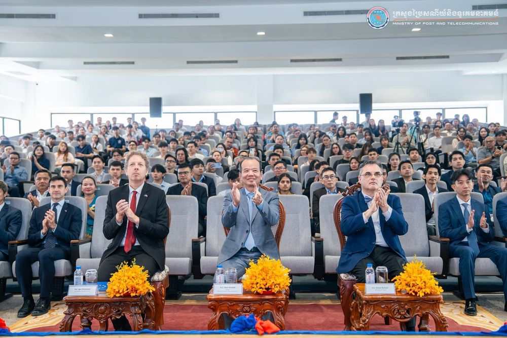 សហភាពអឺរ៉ុប បារាំង និងក្រសួងប្រៃសណីយ៍និងទូរគមនាគមន៍ រួមគ្នាបើកសម្ពាធកម្មវិធីប្រកួតប្រជែងផ្នែកបច្ចេកវិទ្យានិម្មិត VR (Virtual Reality) សម្រាប់និស្សិត ដើម្បីជំរុញជំនាញឌីជីថលនិងនវានុវត្តន៍បៃតង