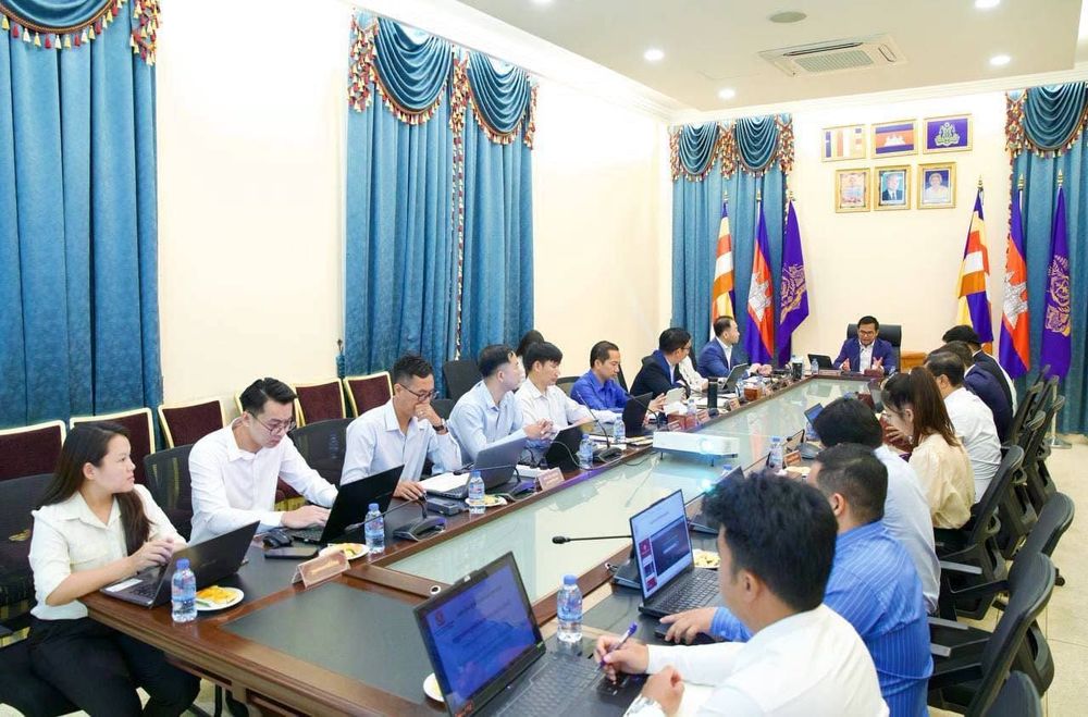 ឯកឧត្តមបណ្ឌិត ជិន ម៉ាលីន រដ្ឋលេខាធិការប្រចាំការនៃក្រសួងយុត្តិធម៌ បានអញ្ជើញដឹកនាំកិច្ចប្រជុំពិនិត្យពិភាក្សាលើឯកសារទស្សនាទានបណ្ណាល័យច្បាប់ឌីជីថលរបស់ក្រសួងយុត្តិធម៌