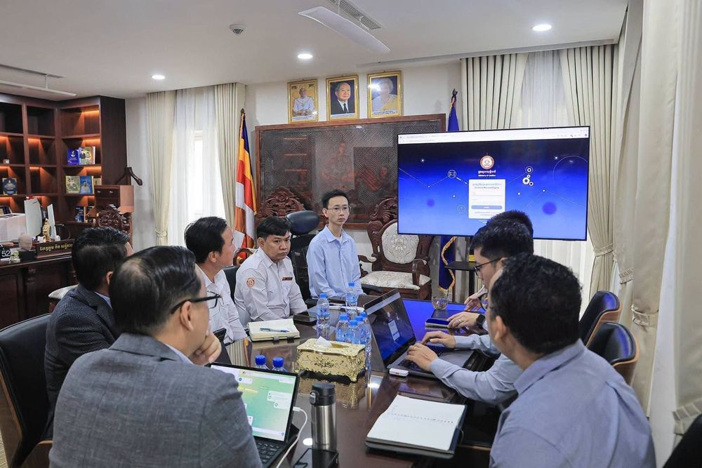 ឯកឧត្តមបណ្ឌិត គឹម សន្តិភាព រដ្ឋលេខាធិការក្រសួងយុត្តិធម៌ អញ្ជើញដឹកនាំកិច្ចប្រជុំពិនិត្យលើវឌ្ឍនភាពនៃការរៀបចំអភិវឌ្ឍន៍ប្រព័ន្ធព្រឹត្តិបត្រថ្កោលទោសឌីជីថលដំណាក់កាលទី៣ ជំហានទី១