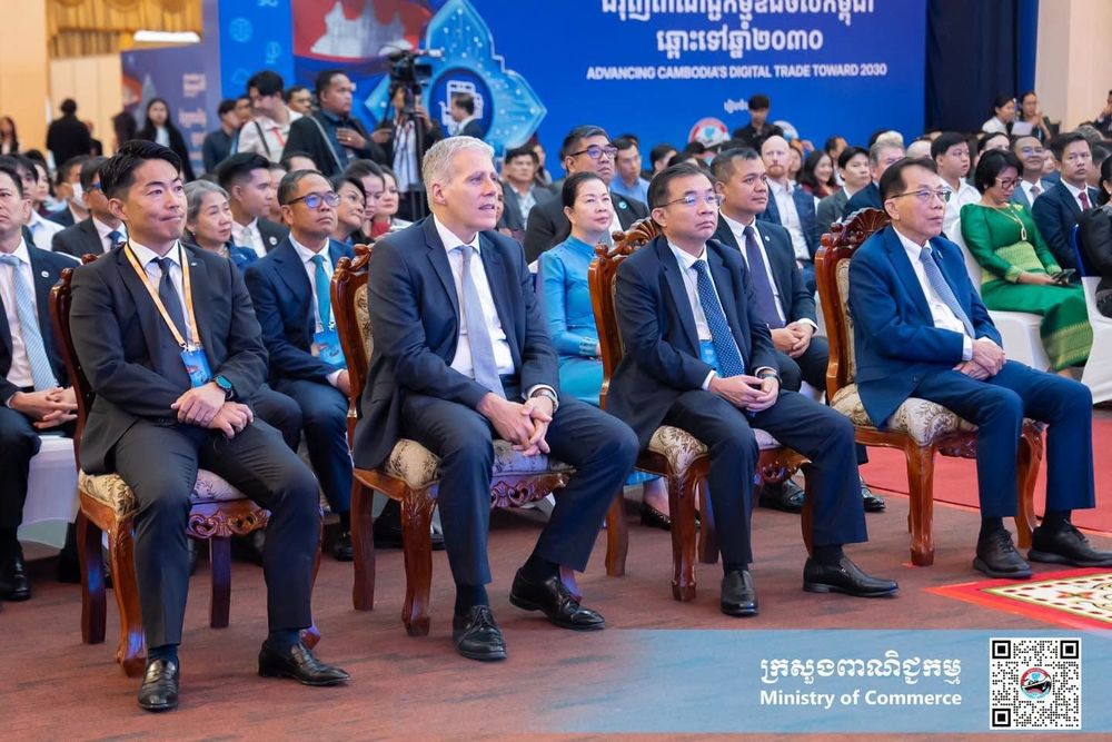 លោកជំទាវ ចម និម្មល រដ្ឋមន្ត្រីក្រសួងពាណិជ្ជកម្ម អញ្ជើញជាអធិបតីក្នុងពិធីបើក «វេទិកាពាណិជ្ជកម្មឌីជីថលកម្ពុជា និងពិព័រណ៍អនឡាញ លើកទី៣ ឆ្នាំ២០២៦»
3