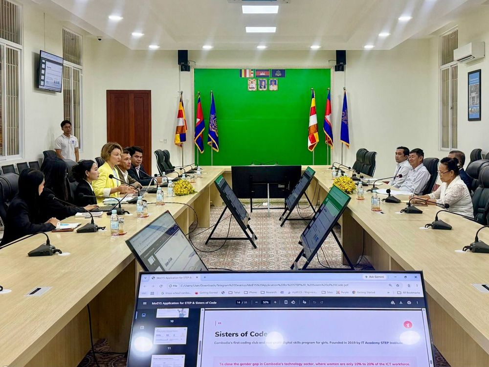 ជំនួបសម្ដែងការគួរសម និងពិភាក្សាការងារជាមួយថ្នាក់ដឹកនាំវិទ្យាស្ថាន IT Academy STEP និង Sisters of Code ស្ដីពីការពង្រីកកិច្ចសហប្រតិបត្តិការលើគម្រោងអប់រំឌីជីថលនៅកម្ពុជា
5