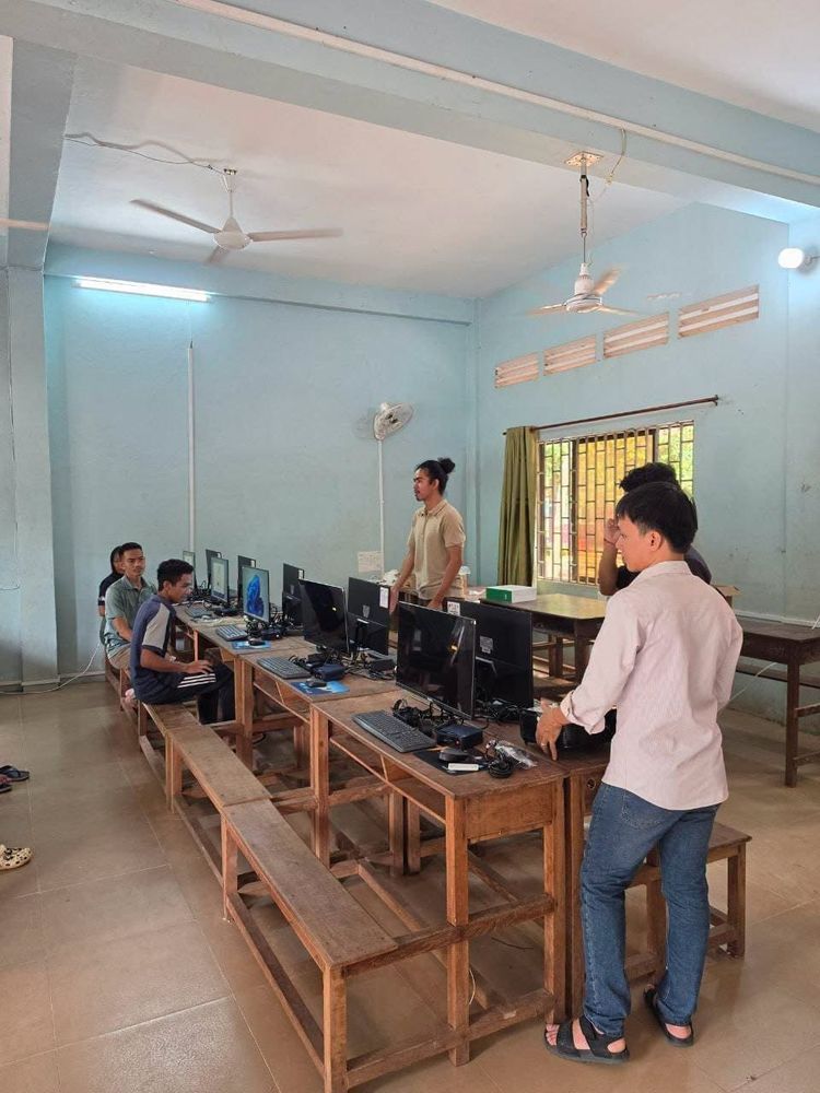អនុវិទ្យាល័យ ហ៊ុន សែន រលួស ទទួលបានការបំពាក់បន្ទប់សិក្សាឌីជីថល និងប្រព័ន្ធទឹកស្អាត ក្រោមជំនួយពីសមាគម DIVA
3