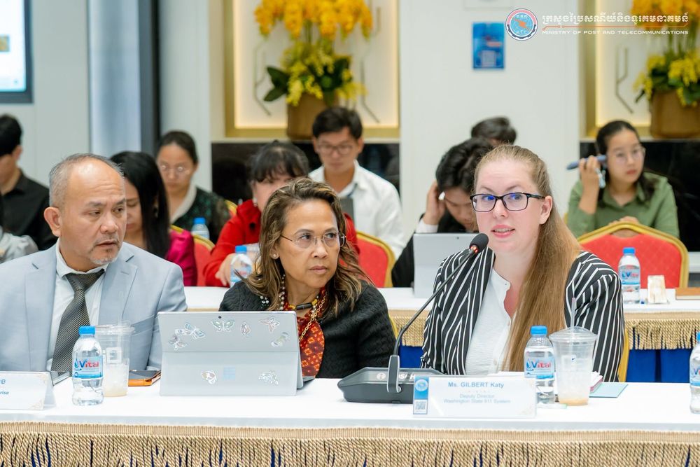 ឯកឧត្តម ជុន វ៉ាត បានអញ្ជើញជាអធិបតីក្នុងសិក្ខាសាលាស្តីពី “ការចែករំលែកឧត្តម្មានុវត្តន៍លើការប្រើប្រាស់ប្រព័ន្ធទូរសព្ទគ្រាអាសន្នរួម”
3