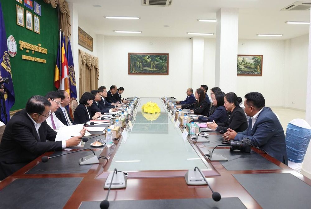 តំណាងក្រសួងសុខាភិបាលបានជួបពិភាក្សាជាមួយអង្គការ FHI 360 ដើម្បីថ្លែងអំណរគុណ និងលើកទឹកចិត្តឱ្យបន្តកិច្ចសហប្រតិបត្តិការលើការលើកកម្ពស់គុណភាពសេវាថែទាំសុខភាព និងការអភិវឌ្ឍន៍ប្រព័ន្ធសុខាភិបាលឌីជីថលនៅកម្ពុជាឱ្យកាន់តែប្រសើរឡើង 4