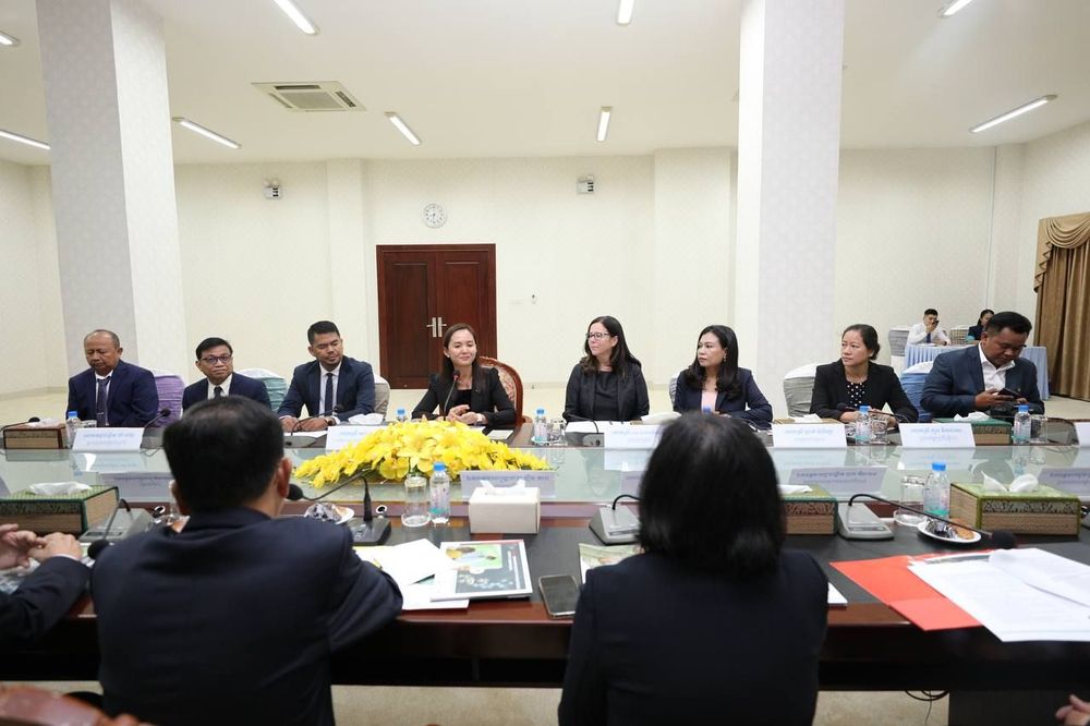 តំណាងក្រសួងសុខាភិបាលបានជួបពិភាក្សាជាមួយអង្គការ FHI 360 ដើម្បីថ្លែងអំណរគុណ និងលើកទឹកចិត្តឱ្យបន្តកិច្ចសហប្រតិបត្តិការលើការលើកកម្ពស់គុណភាពសេវាថែទាំសុខភាព និងការអភិវឌ្ឍន៍ប្រព័ន្ធសុខាភិបាលឌីជីថលនៅកម្ពុជាឱ្យកាន់តែប្រសើរឡើង 2