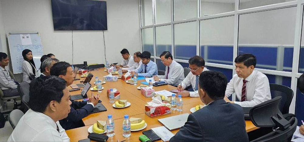 ក្រសួងសុខាភិបាលបានជួបប្រជុំពិភាក្សាជាមួយក្រុមហ៊ុនមិត្តហ្វូន (Metfone) ដើម្បីពង្រឹងកិច្ចសហការលើការធ្វើបរិវត្តកម្មឌីជីថល តាមរយៈការរៀបចំប្រព័ន្ធគ្រប់គ្រងមន្ទីរពេទ្យឆ្លាតវៃ និងប្រព័ន្ធគ្រប់គ្រងការបញ្ជូនអ្នកជំងឺសង្គ្រោះបន្ទាន់ឱ្យកាន់តែមានប្រសិទ្ធភាព 1