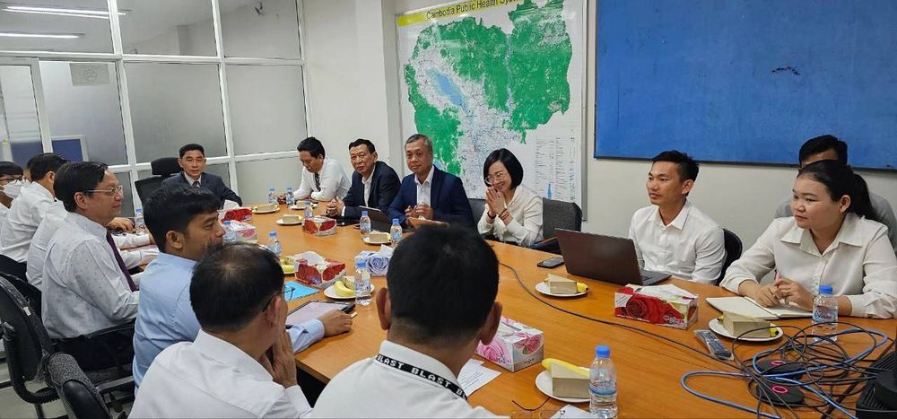 ក្រសួងសុខាភិបាលបានជួបប្រជុំពិភាក្សាជាមួយក្រុមហ៊ុនមិត្តហ្វូន (Metfone) ដើម្បីពង្រឹងកិច្ចសហការលើការធ្វើបរិវត្តកម្មឌីជីថល តាមរយៈការរៀបចំប្រព័ន្ធគ្រប់គ្រងមន្ទីរពេទ្យឆ្លាតវៃ និងប្រព័ន្ធគ្រប់គ្រងការបញ្ជូនអ្នកជំងឺសង្គ្រោះបន្ទាន់ឱ្យកាន់តែមានប្រសិទ្ធភាព 2