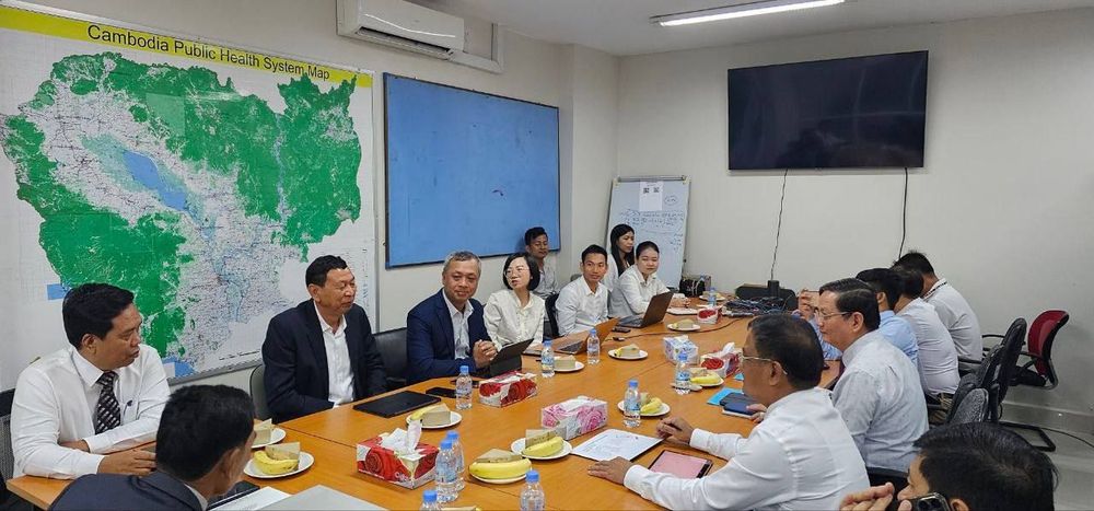 ក្រសួងសុខាភិបាលបានជួបប្រជុំពិភាក្សាជាមួយក្រុមហ៊ុនមិត្តហ្វូន (Metfone) ដើម្បីពង្រឹងកិច្ចសហការលើការធ្វើបរិវត្តកម្មឌីជីថល តាមរយៈការរៀបចំប្រព័ន្ធគ្រប់គ្រងមន្ទីរពេទ្យឆ្លាតវៃ និងប្រព័ន្ធគ្រប់គ្រងការបញ្ជូនអ្នកជំងឺសង្គ្រោះបន្ទាន់ឱ្យកាន់តែមានប្រសិទ្ធភាព